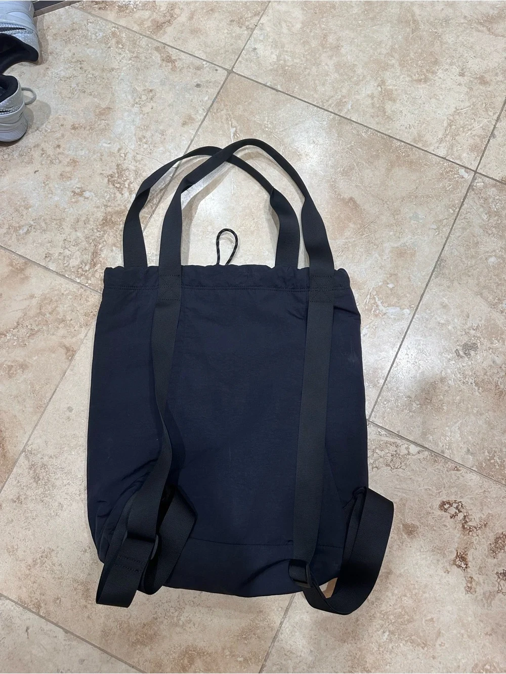 Lululemon black tote/backpack